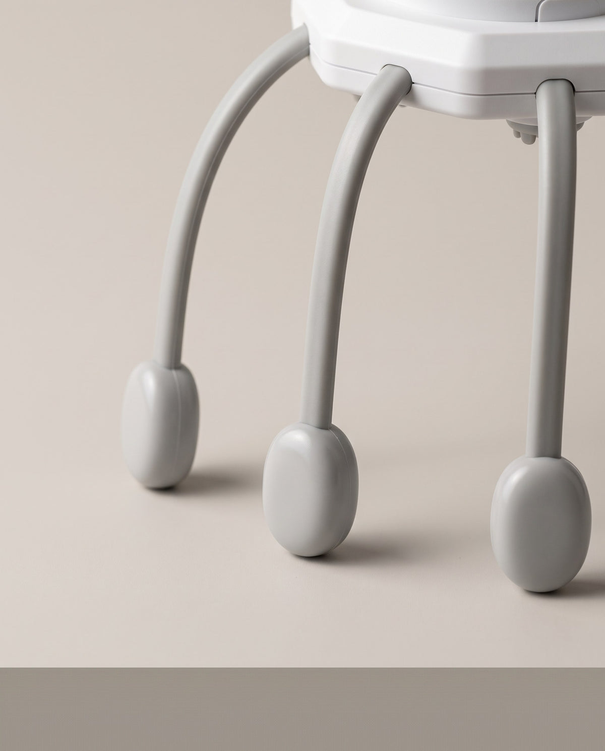 Close view of the scalp massager's legs and rounded tips
